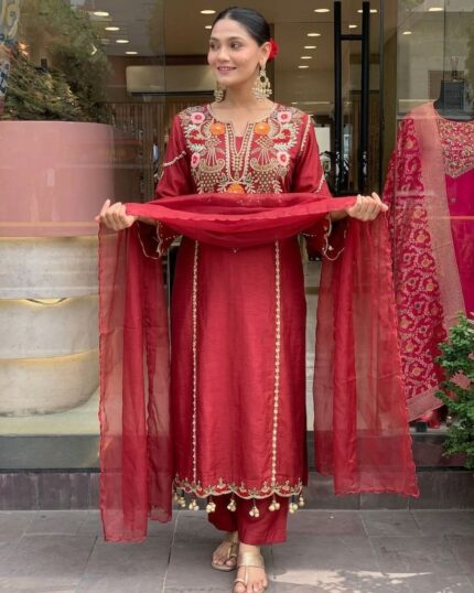 Women Chanderi Silk Embroidered Kurta Set