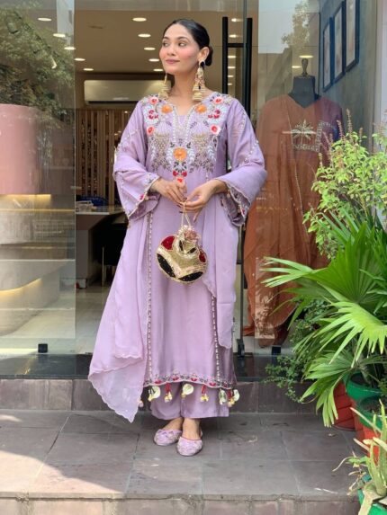 Women Chanderi Silk Embroidered Kurta Set