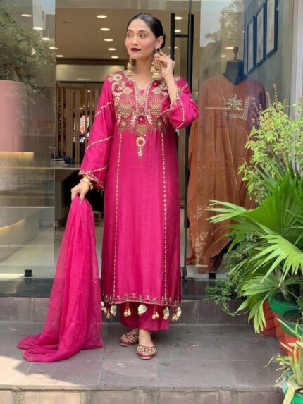 Women Chanderi Silk Embroidered Kurta Set