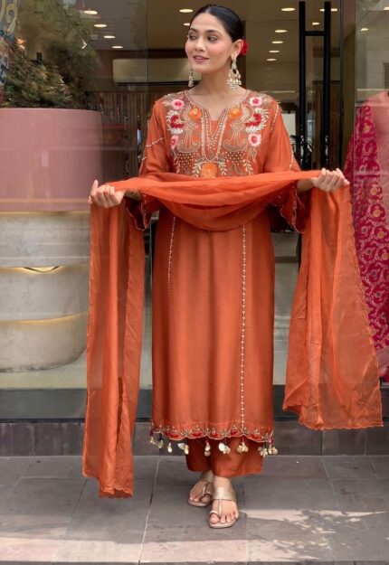 Women Chanderi Silk Embroidered Kurta Set
