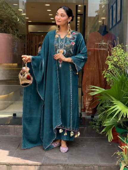 Women Chanderi Silk Embroidered Kurta Set