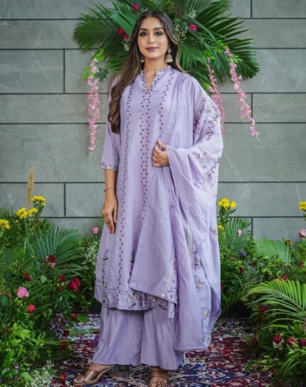 Women Lavender Embroidered Kurta Set